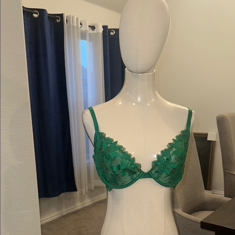 Victoria's Secret Green Lace Bra Underwire Plunge